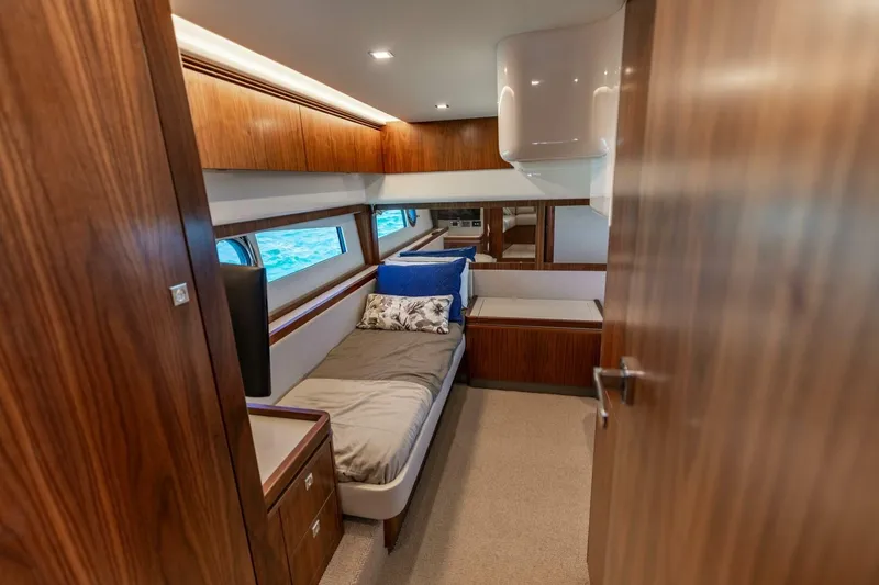 Runaway Island Yacht Photos Pics 2018 Riviera 4800 Sport Yacht- Runaway Island- Guest Stateroom