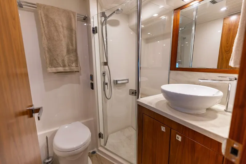 Runaway Island Yacht Photos Pics 2018 Riviera 4800 Sport Yacht- Runaway Island- Guest Head