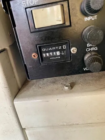 "kimberly Cay" Yacht Photos Pics Control panel of a 2003 Carver 360 Sport Sedan with hour meter reading 8113.