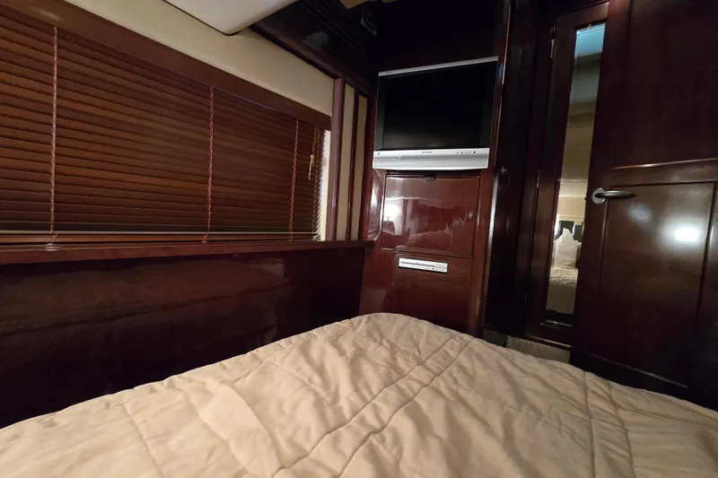 Verdee Yacht Photos Pics Luxurious cabin interior of 2007 Sea Ray 52 Sedan Bridge with TV and wooden blinds.