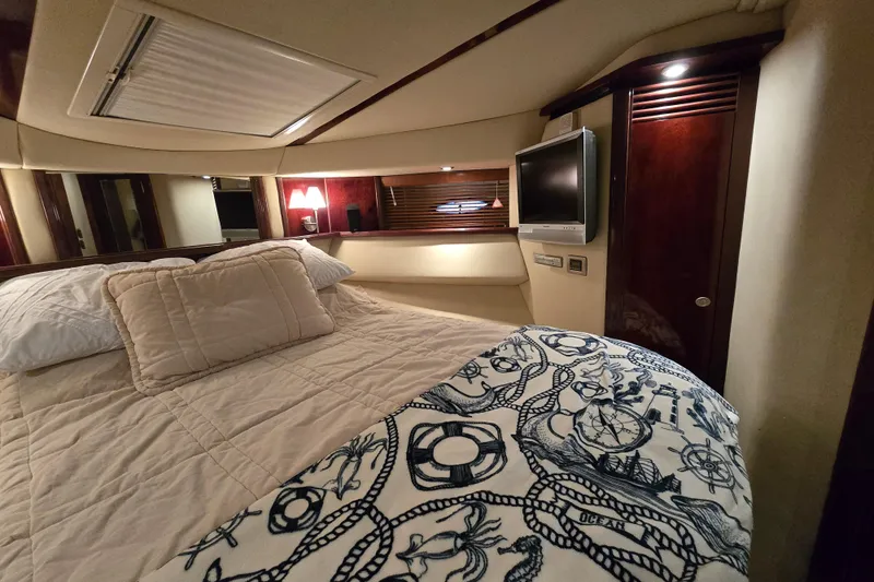 Verdee Yacht Photos Pics Luxurious 2007 Sea Ray 52 Sedan Bridge bedroom with nautical-themed decor and modern amenities.