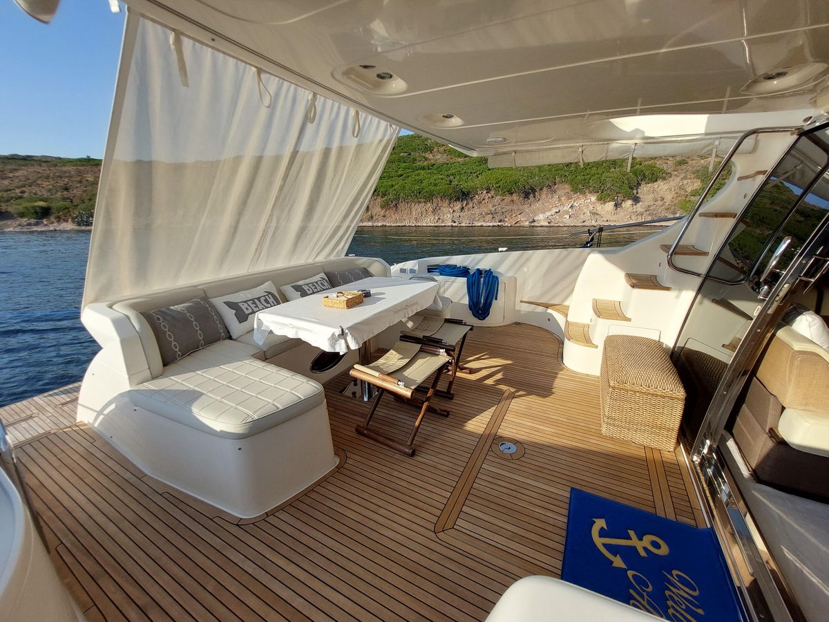 2010 Azimut 62 