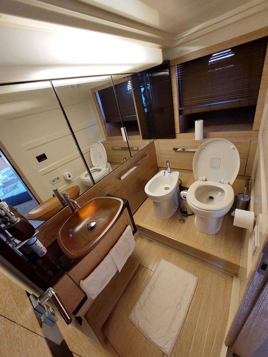 2010 Azimut 62 