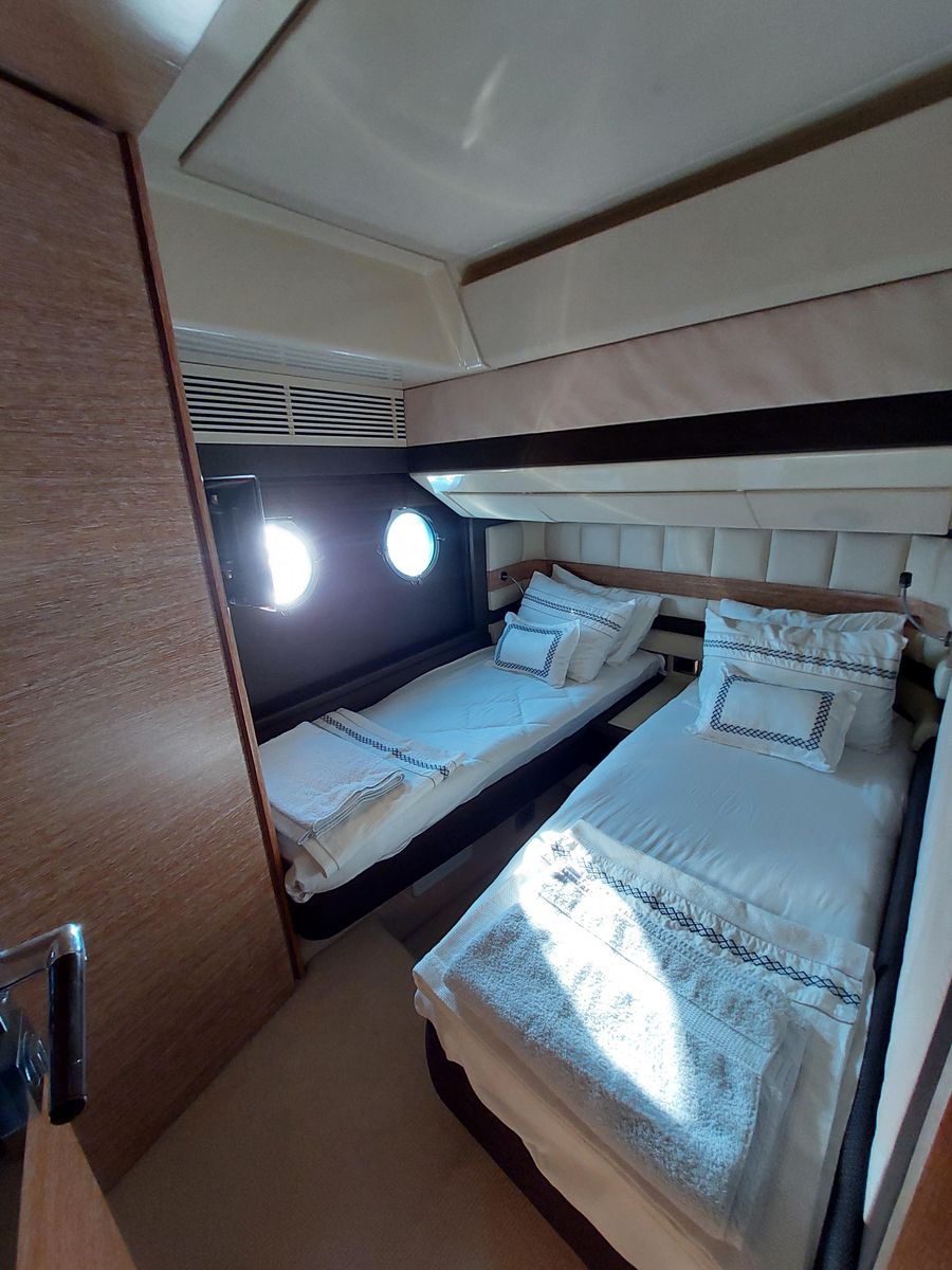 2010 Azimut 62 
