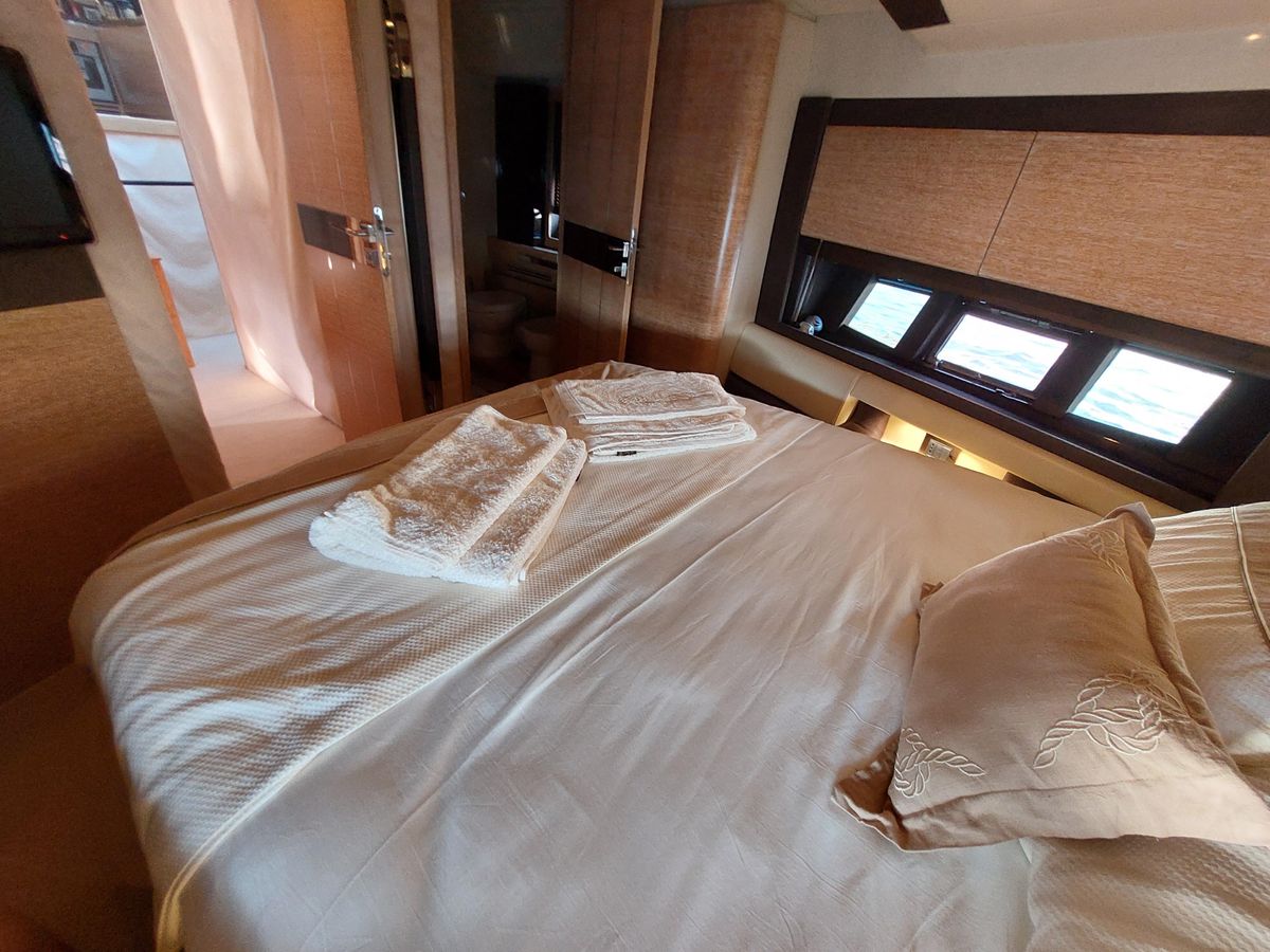 2010 Azimut 62 