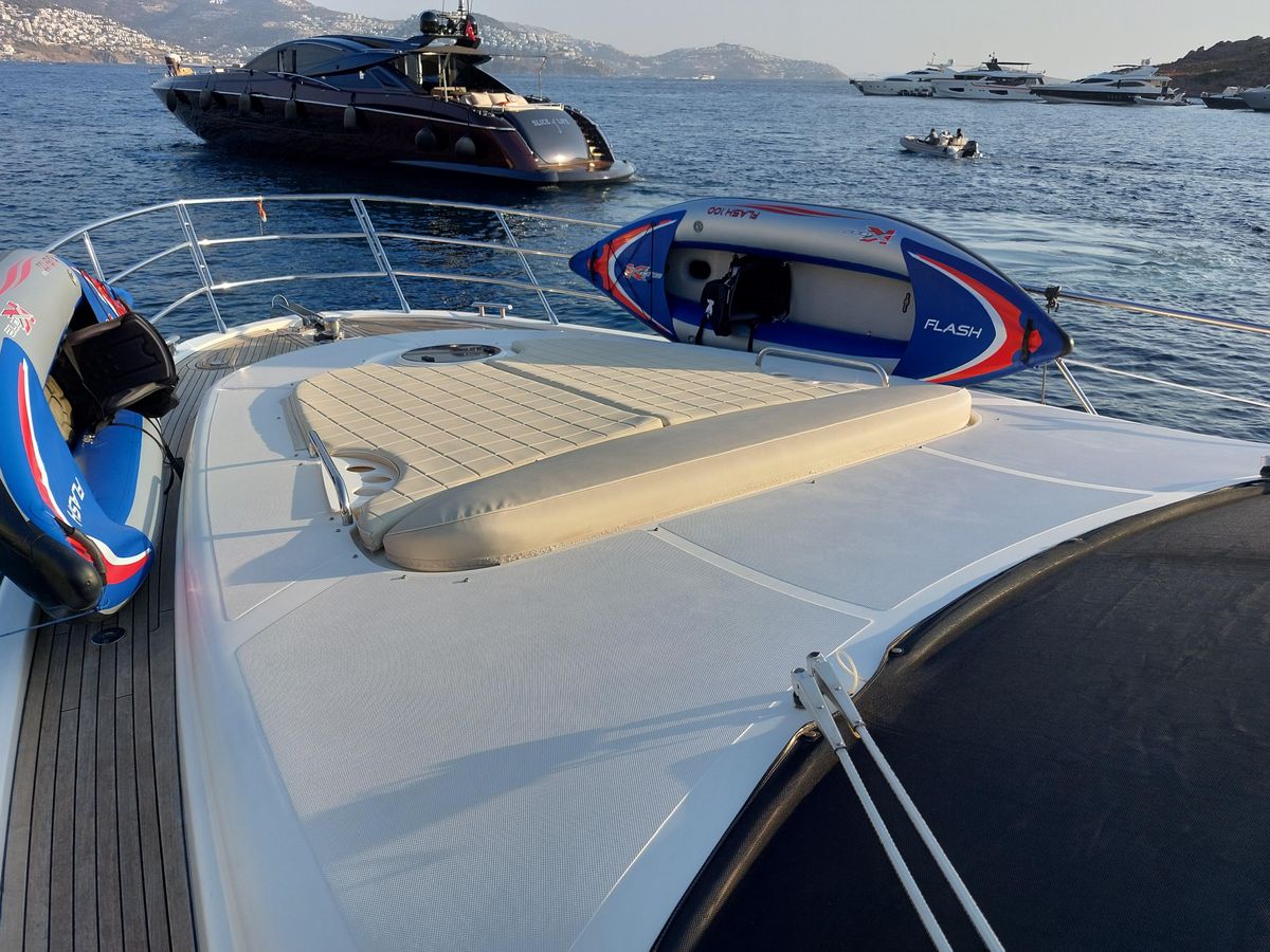 2010 Azimut 62 