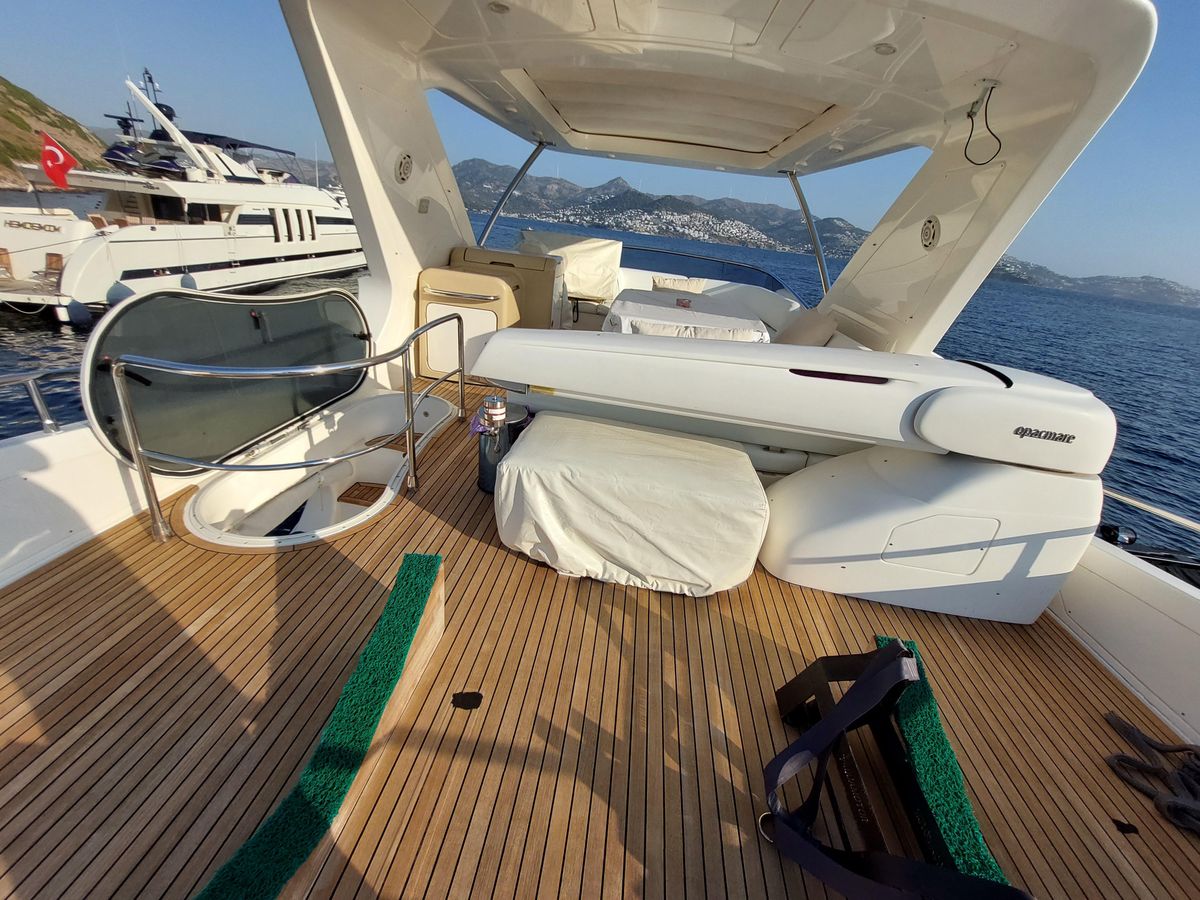 2010 Azimut 62 