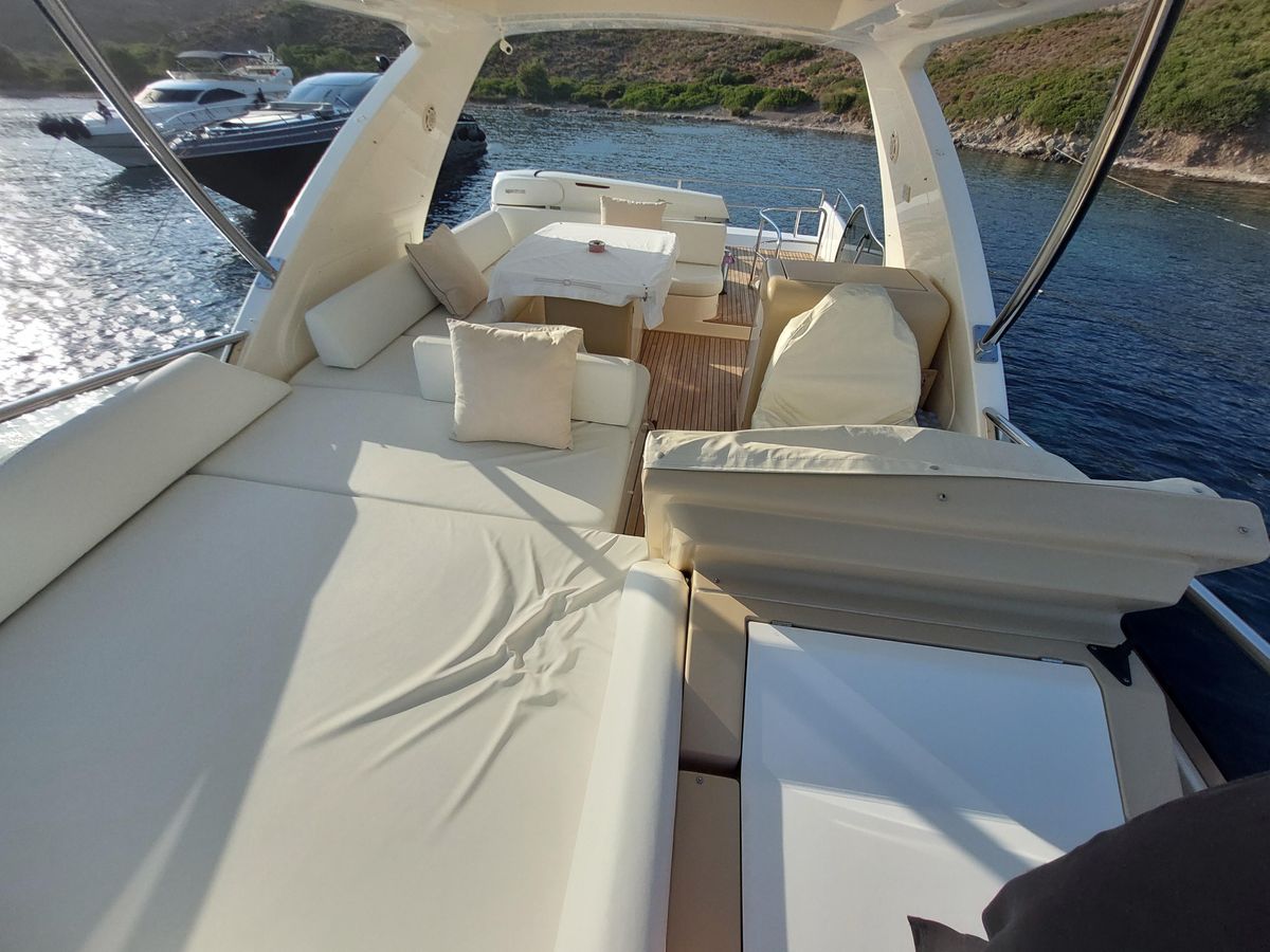 2010 Azimut 62 
