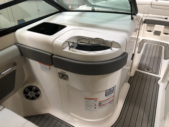  Yacht Photos Pics 2025 Sea Ray SDX 290 boat interior with sleek design and modern amenities.