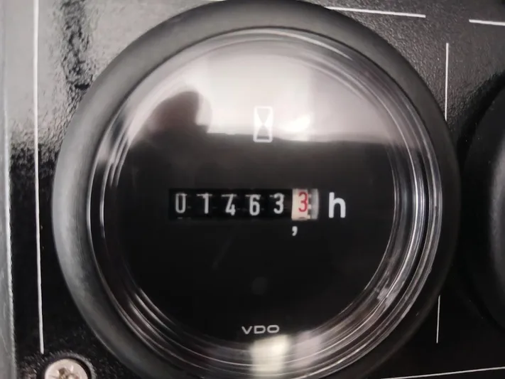 Bendigo Yacht Photos Pics Hour meter reading 1746.3 hours on a 2021 Leopard 40.