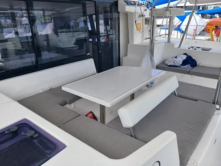 Bendigo Yacht Photos Pics Leopard 40 catamaran interior with seating and table, 2021 model.