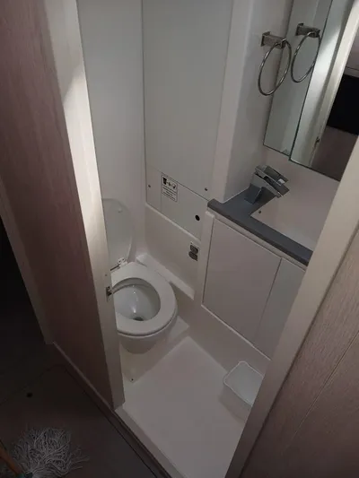 Bendigo Yacht Photos Pics 2021 Leopard 40 yacht bathroom with modern fixtures and compact design.