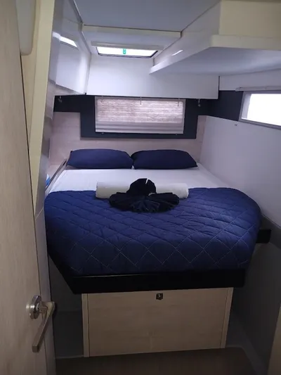 Bendigo Yacht Photos Pics Cozy bedroom in 2021 Leopard 40 yacht with blue bedding and natural light.