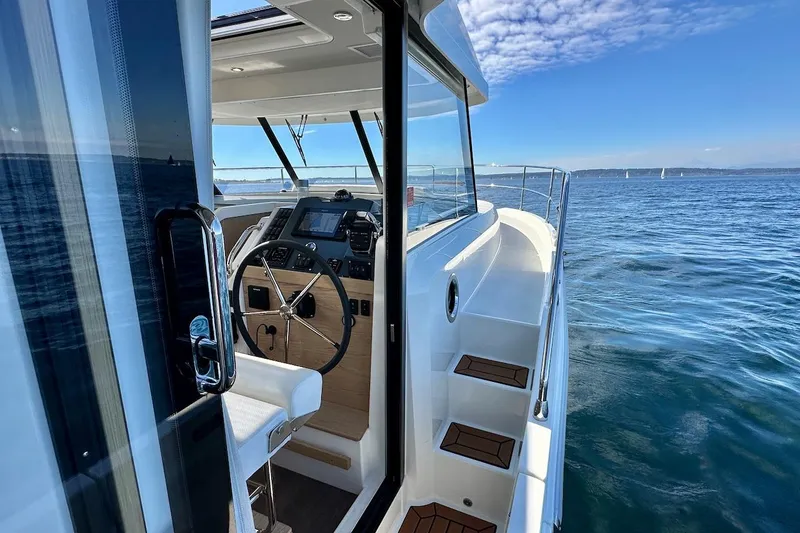 Fret Knot Yacht Photos Pics 2024 Beneteau Swift Trawler 41 Sedan, showcasing helm and ocean view.