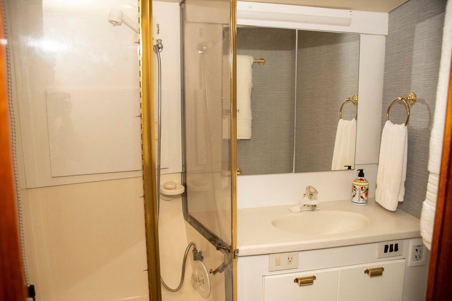 1997 Ocean Yachts 60 Enclosed Bridge