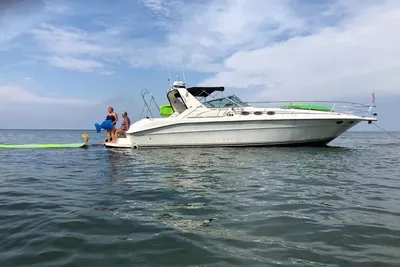 Sea Ray 400 Express Cruiser