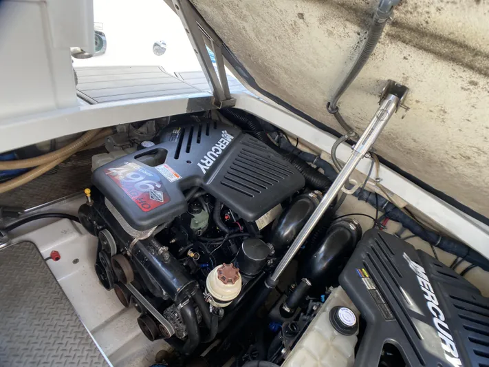 Formula 400ss Yacht Photos Pics Engine compartment of a 2006 Formula 400 Super Sport boat with Mercury engines.