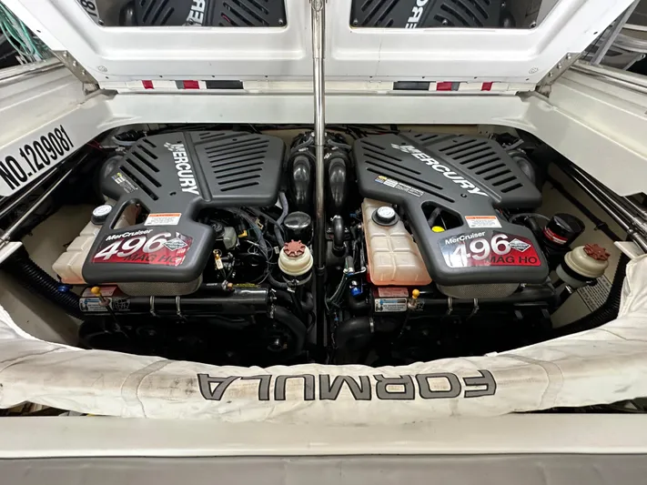  Yacht Photos Pics Twin Mercury 496 MAG HO engines in a 2008 Formula 353 FASTech boat.