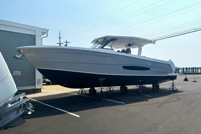 Regal 38 SAV