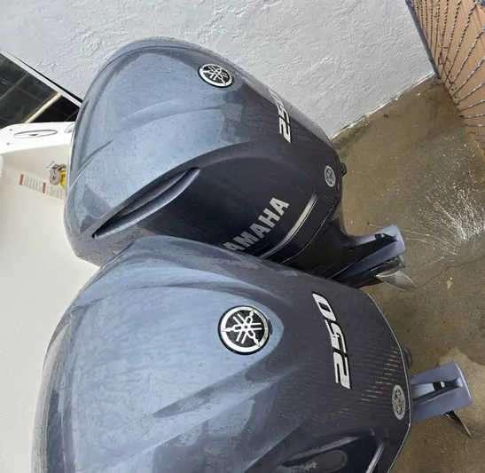  Yacht Photos Pics Twin Yamaha 250 outboard motors on a 2015 Pursuit S280 boat.