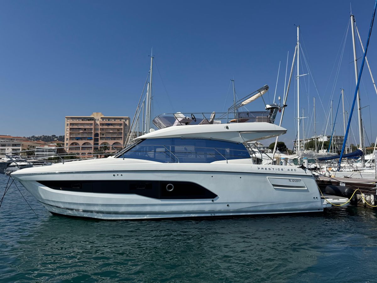 2020 Prestige 42 
