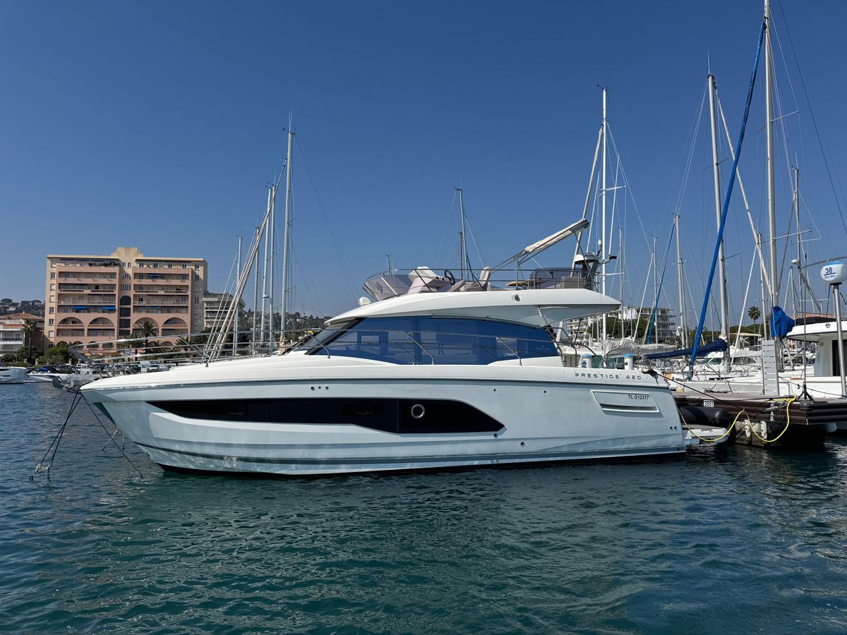 2020 Prestige 42 