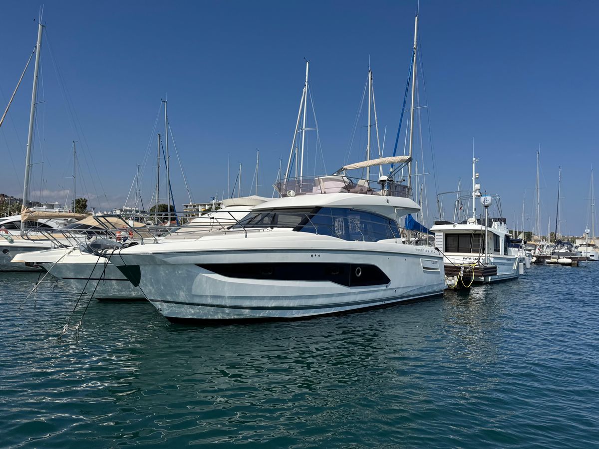 2020 Prestige 42 