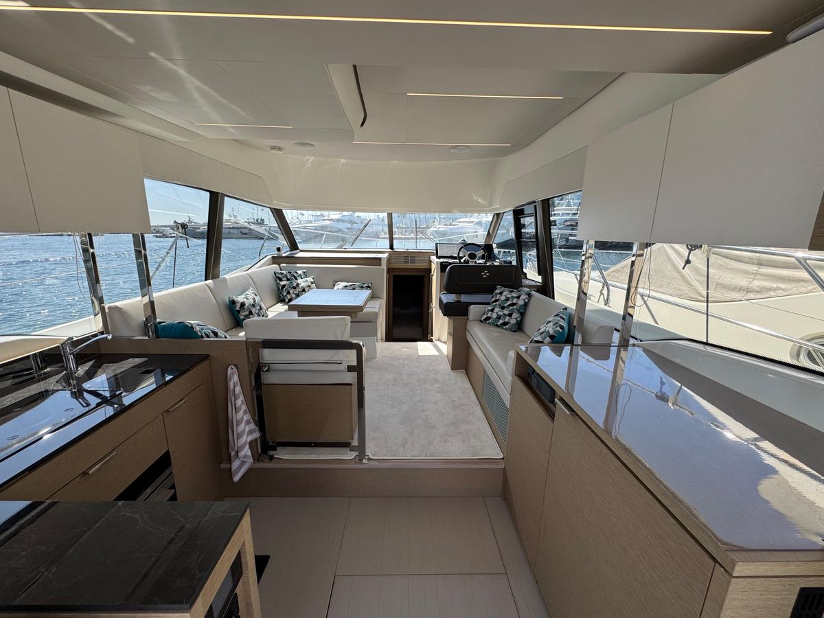 2020 Prestige 42 