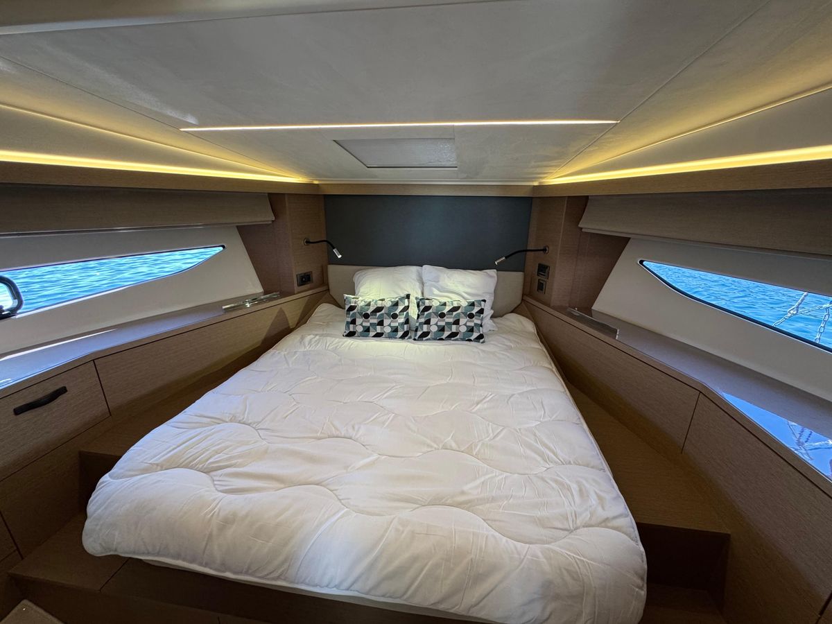 2020 Prestige 42 