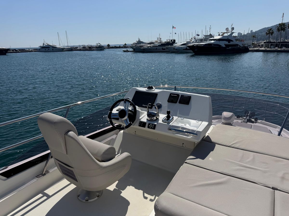 2020 Prestige 42 
