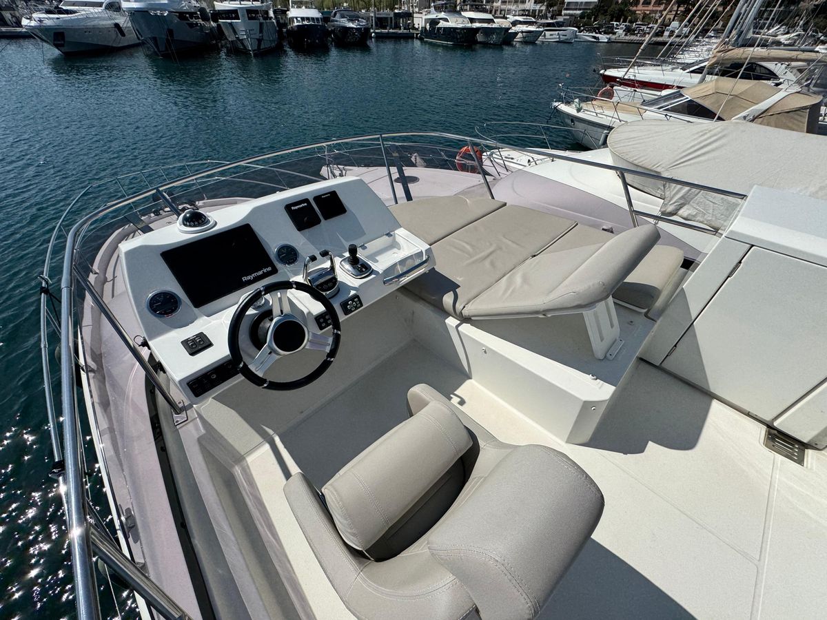 2020 Prestige 42 