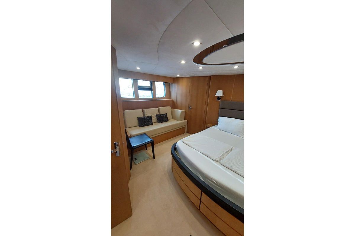 2010 Fairline 78 