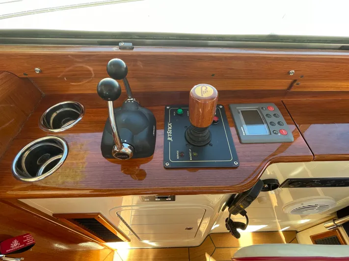 Discovery Yacht Photos Pics 