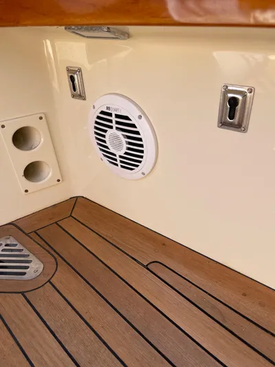 Discovery Yacht Photos Pics 