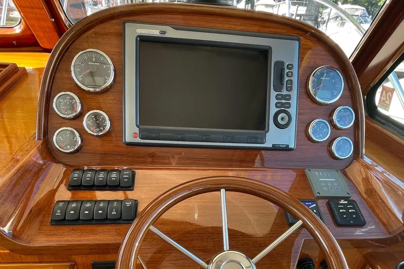 Discovery Yacht Photos Pics 