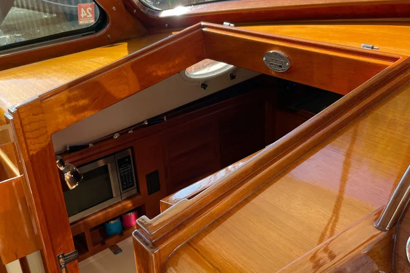 Discovery Yacht Photos Pics 