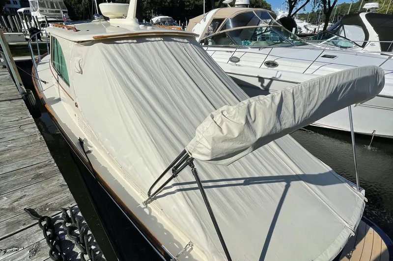 Discovery Yacht Photos Pics 