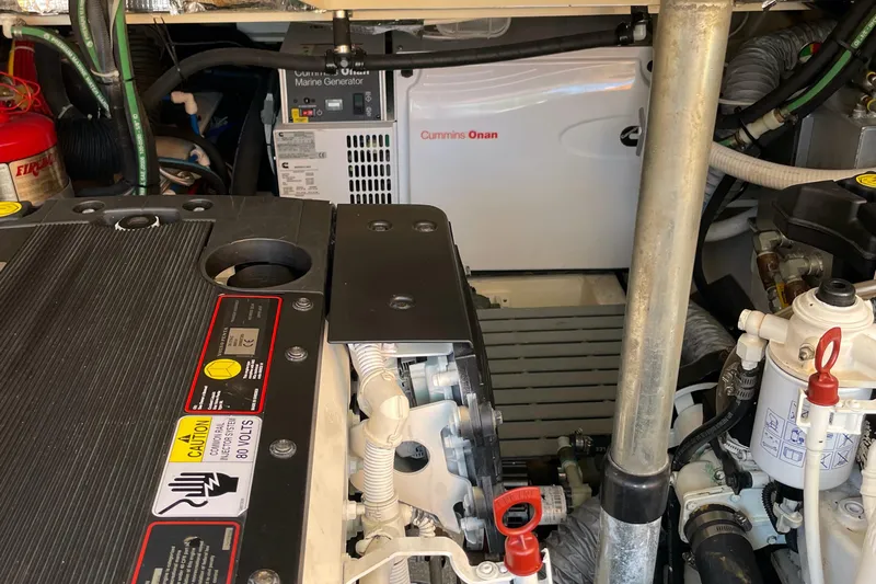 Discovery Yacht Photos Pics 