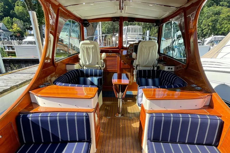 Discovery Yacht Photos Pics 