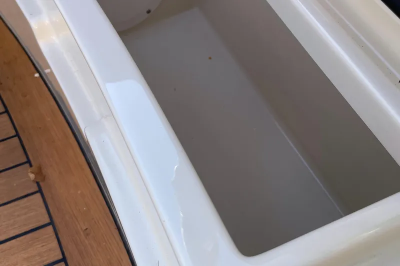 Discovery Yacht Photos Pics 