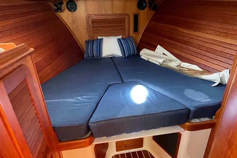 Discovery Yacht Photos Pics 