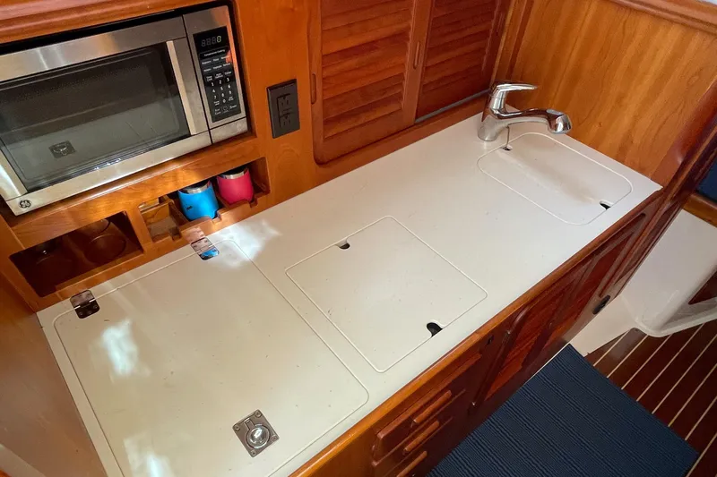 Discovery Yacht Photos Pics 