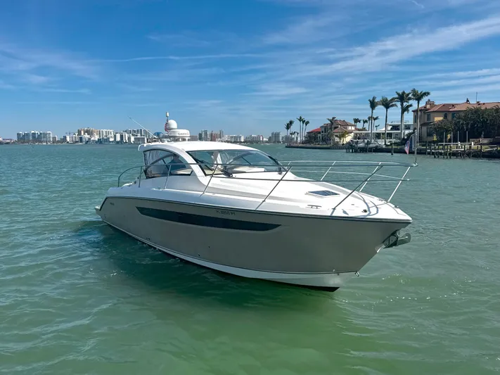 Cadence Yacht Photos Pics 