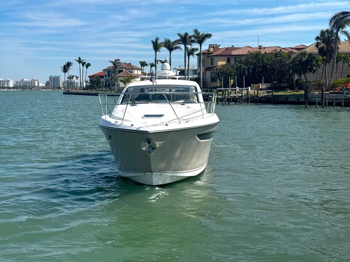 Cadence Yacht Photos Pics 