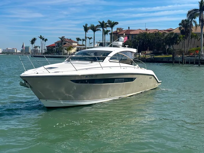 Cadence Yacht Photos Pics 