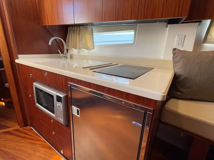 Cadence Yacht Photos Pics 