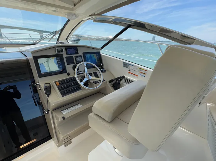 Cadence Yacht Photos Pics 