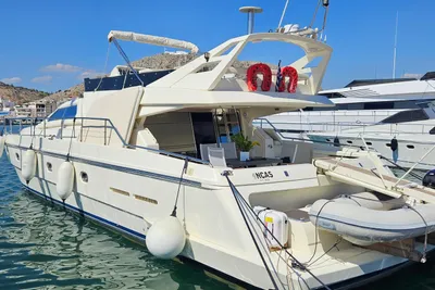 1998 Ferretti Yachts 620