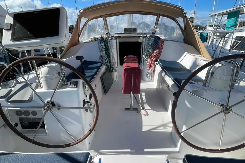 Tiramisu Yacht Photos Pics 2004 Beneteau Oceanis 473 cockpit with dual steering wheels and navigation equipment.