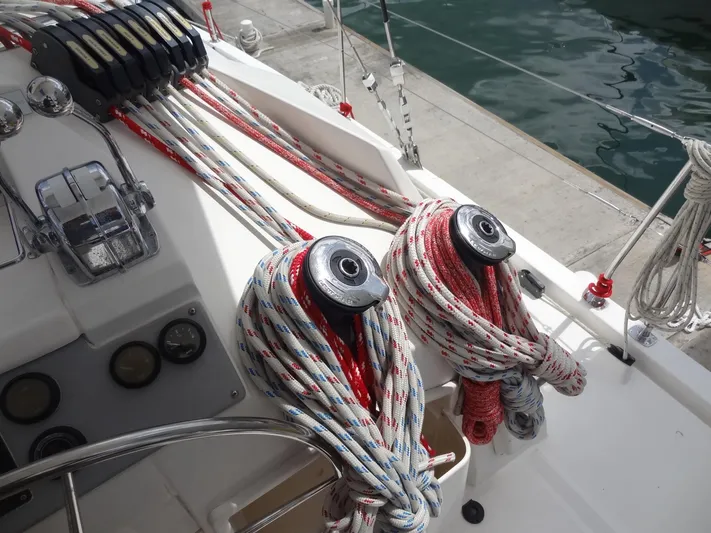 Maupiti Yacht Photos Pics Close-up of Leopard 40 sailboat deck with ropes and winches, 2019 model.
